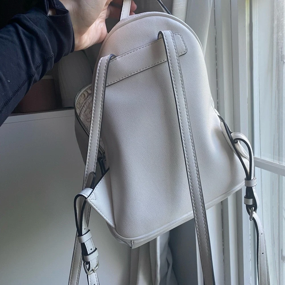 guess backpack - Picture 6 of 6